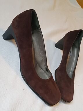 Bruno Magli Italian-made Brown Suede Pump